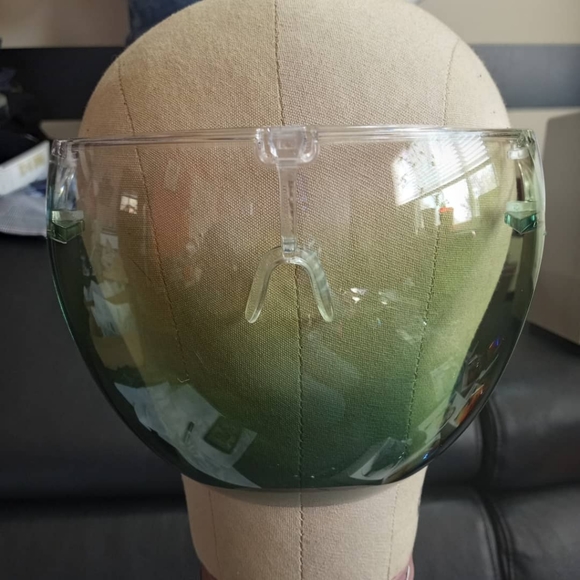 Protective Isolated Mask - Picture 2 of 12